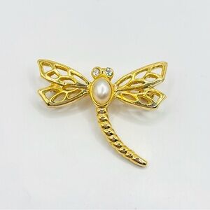 Elegant Gold Dragonfly Brooch